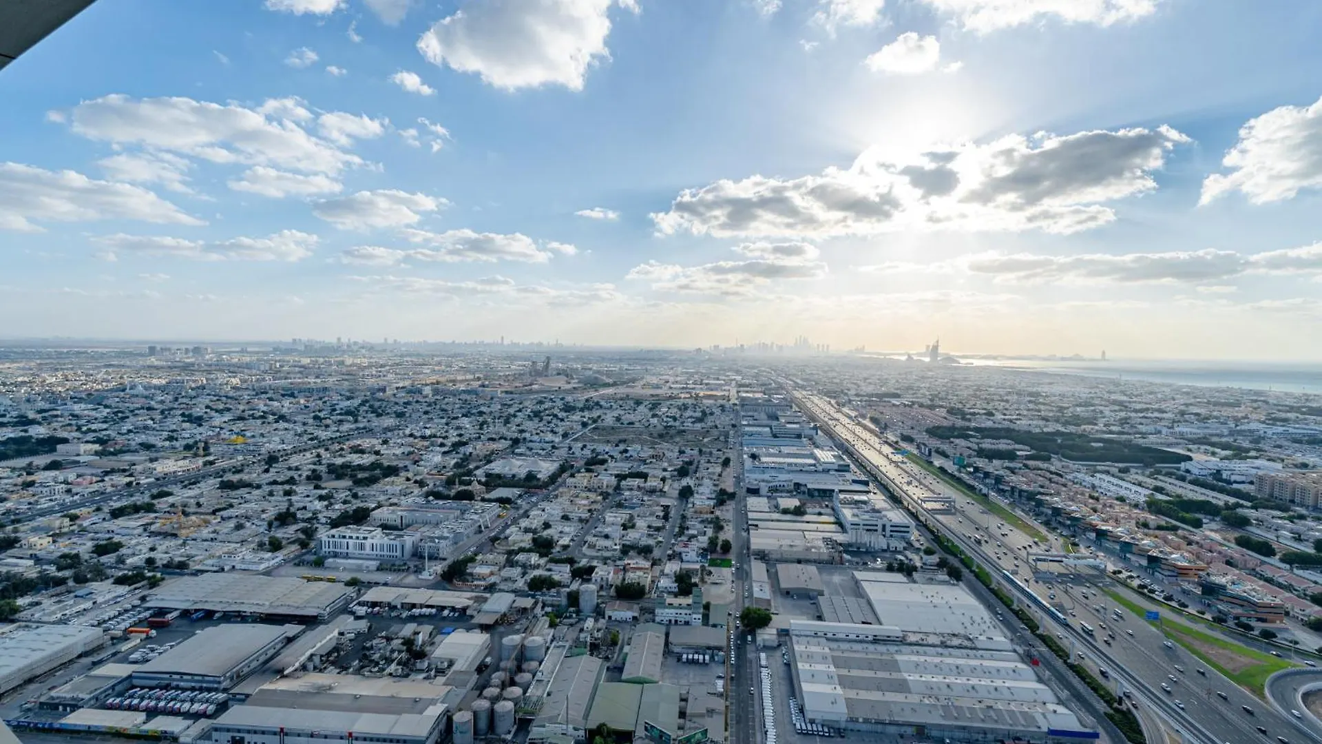 Stunning 3Br W Panoramic Views In Aykon City Dubai