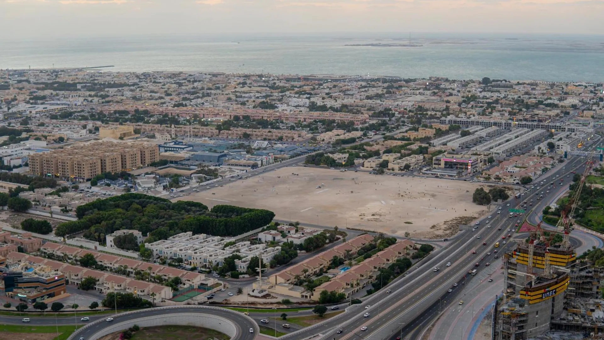 Stunning 3Br W Panoramic Views In Aykon City Dubaj