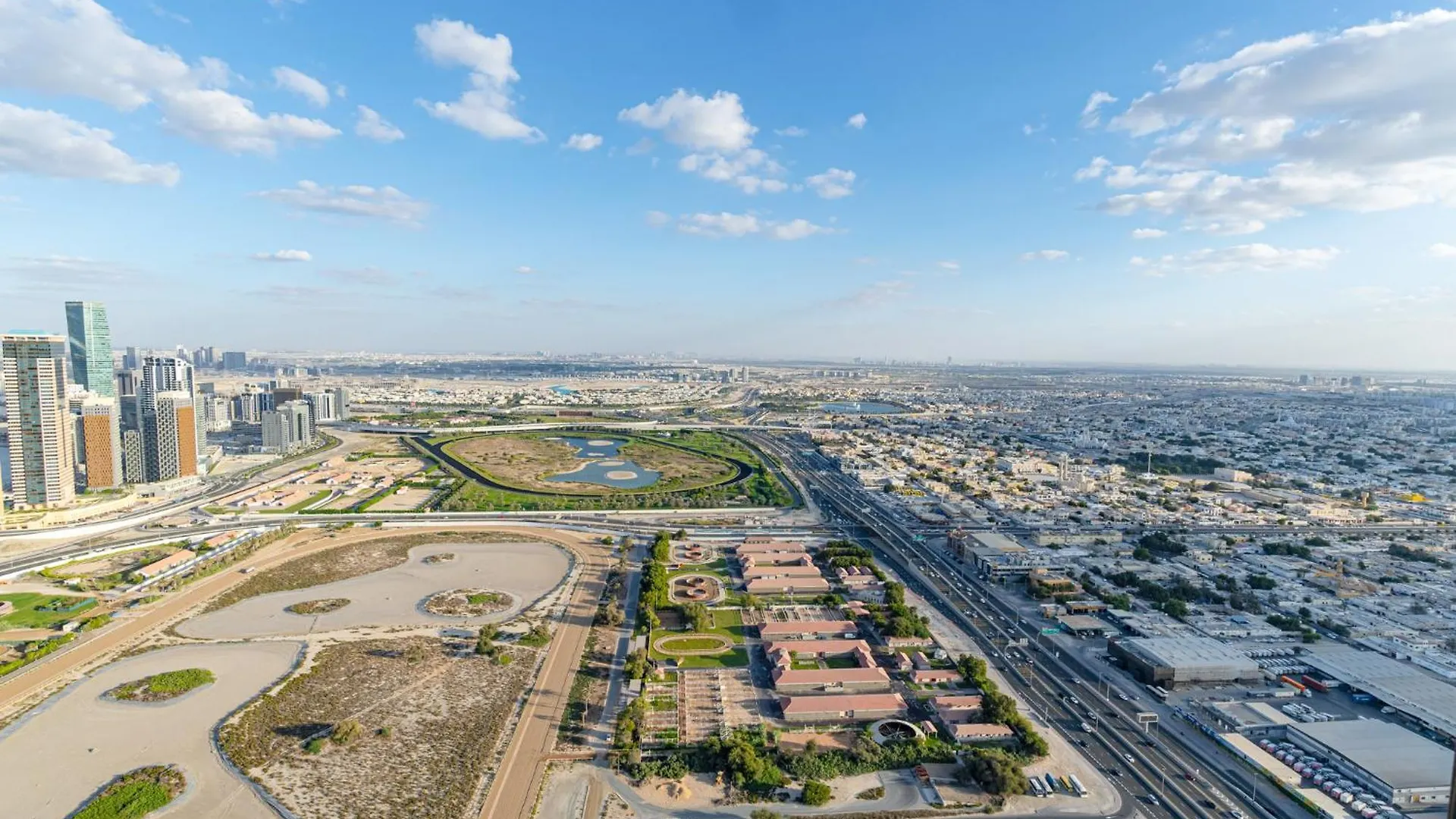 Apartament Stunning 3Br W Panoramic Views In Aykon City Dubaj