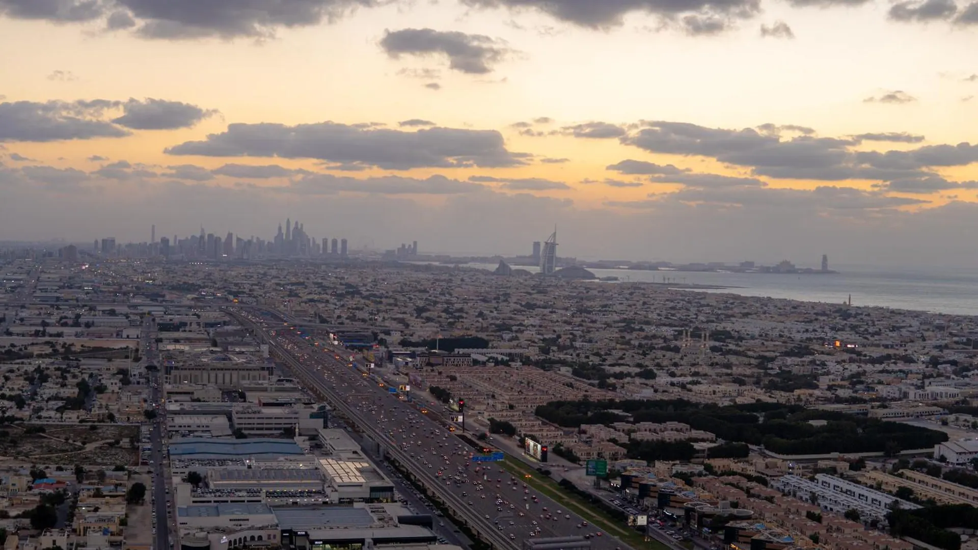 Stunning 3Br W Panoramic Views In Aykon City Dubaj 0*,  Zjednoczone Emiraty Arabskie