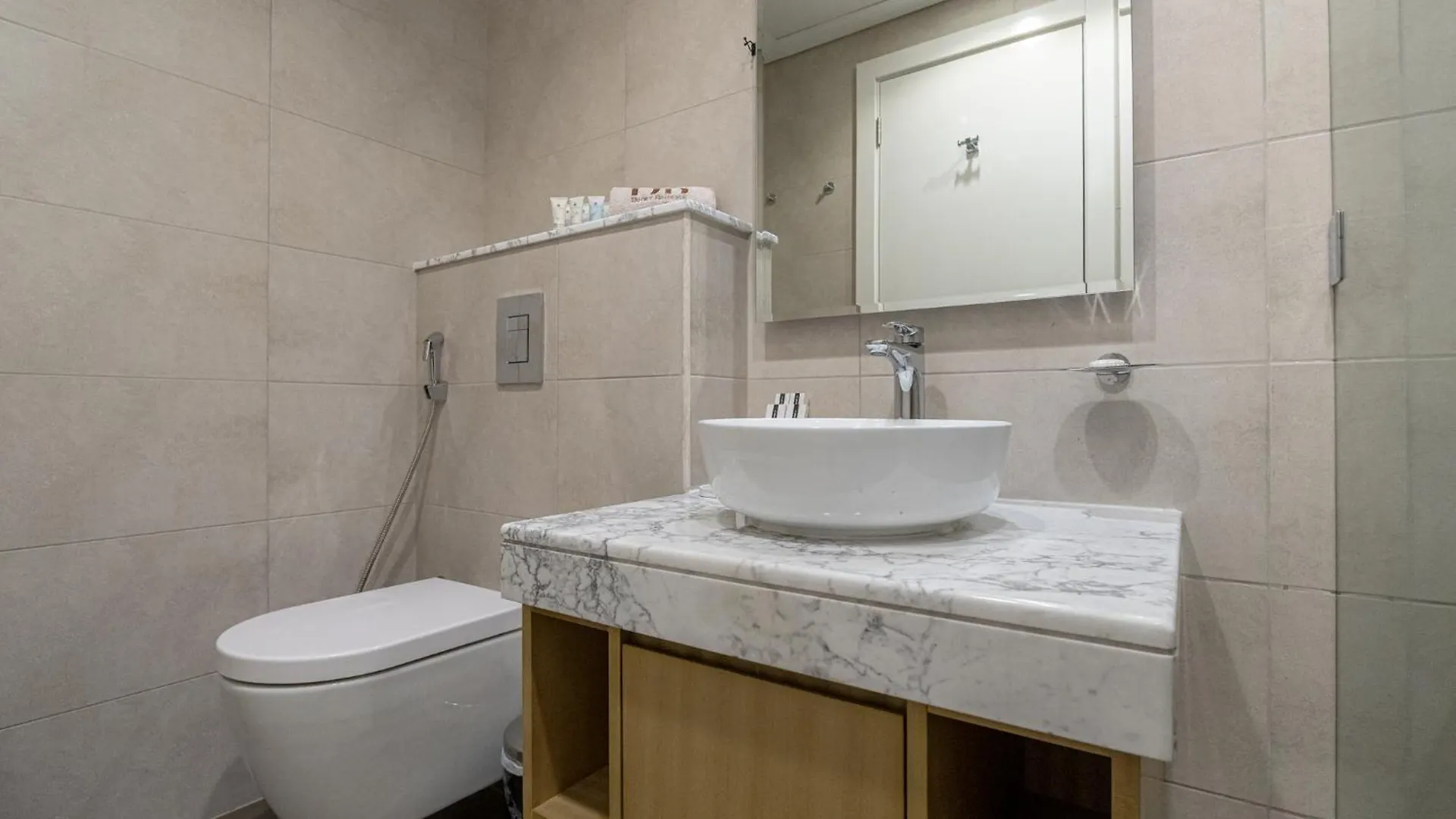 Stunning 3Br W Panoramic Views In Aykon City Dubaj