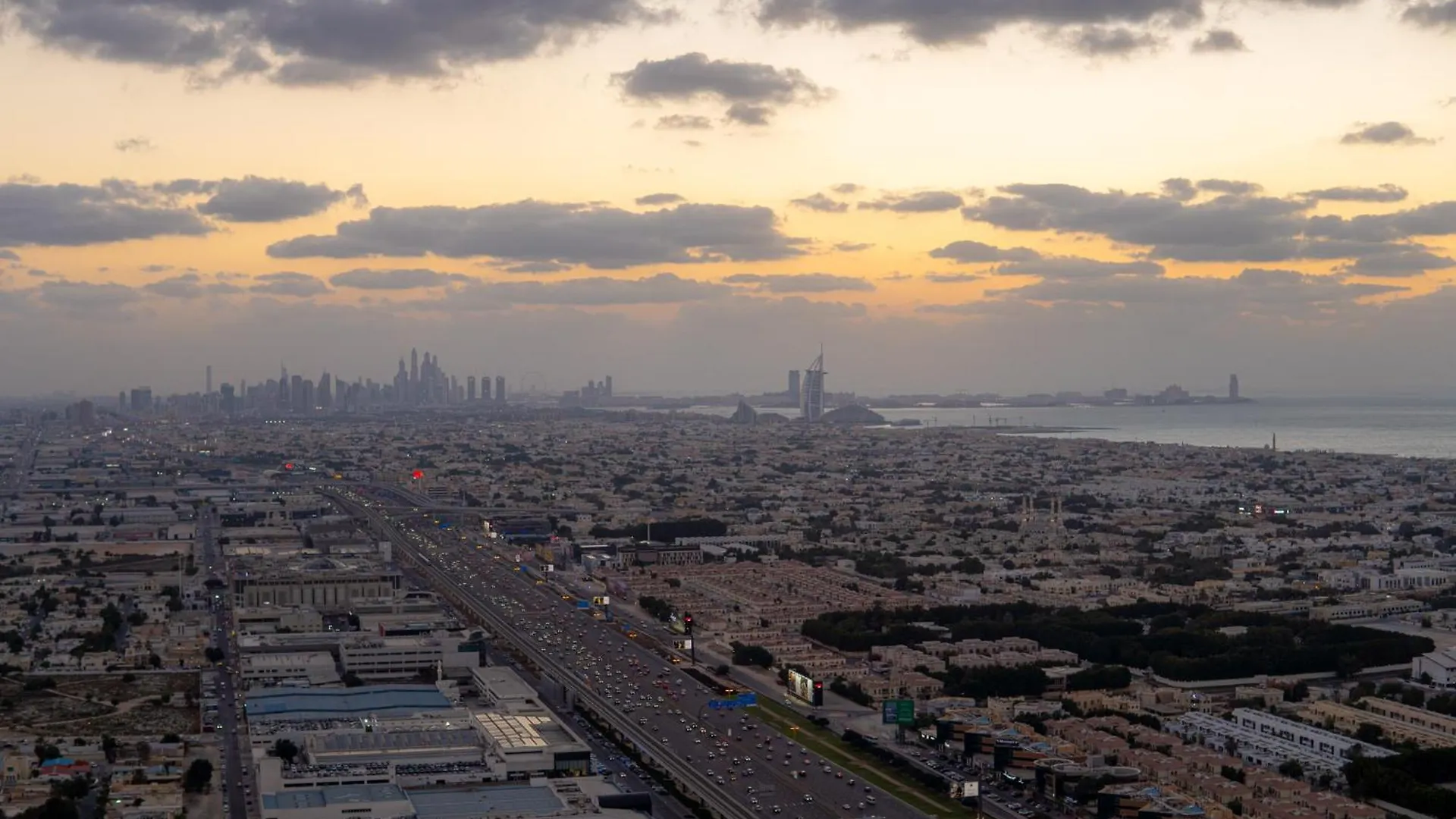Apartament Stunning 3Br W Panoramic Views In Aykon City Dubaj