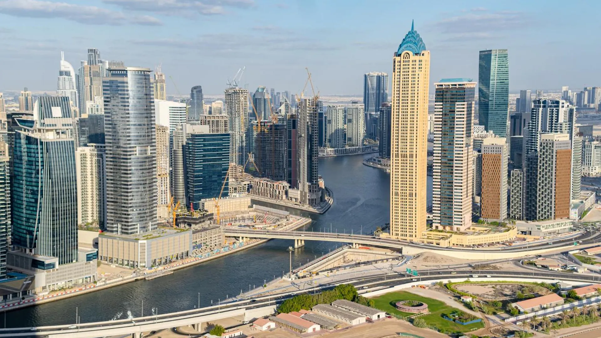 Stunning 3Br W Panoramic Views In Aykon City Dubaj 0*,