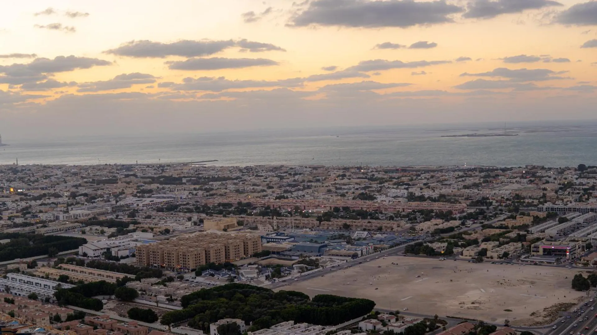 Stunning 3Br W Panoramic Views In Aykon City Dubaj