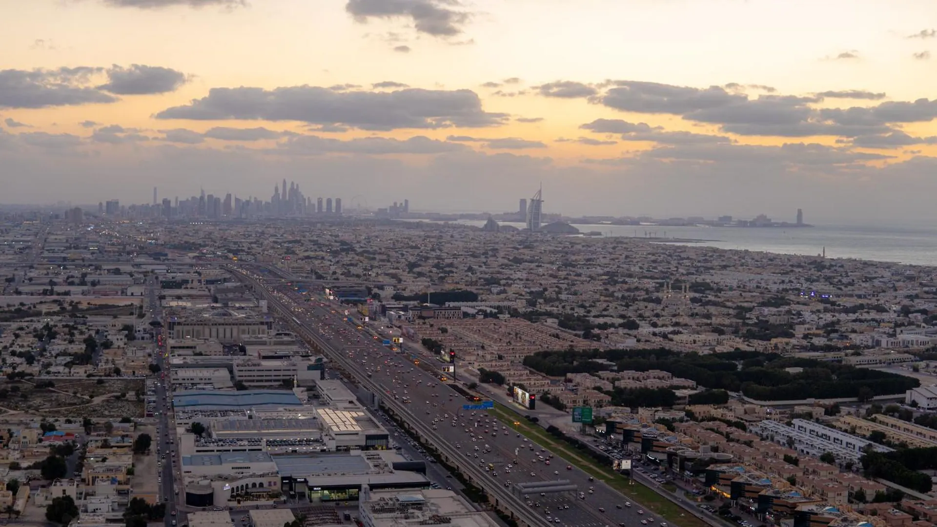 Stunning 3Br W Panoramic Views In Aykon City Dubaj