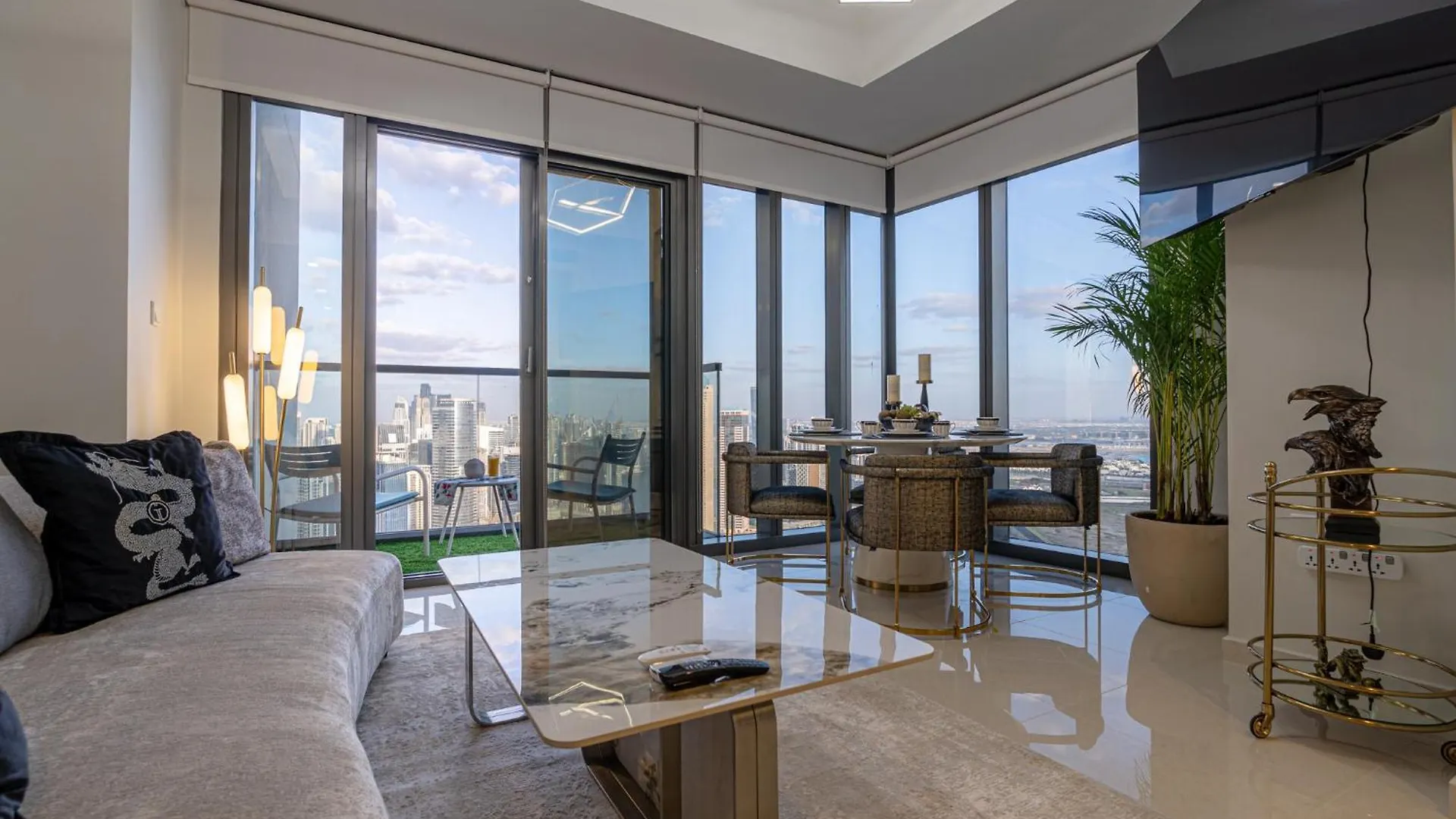 Apartament Stunning 3Br W Panoramic Views In Aykon City Dubaj