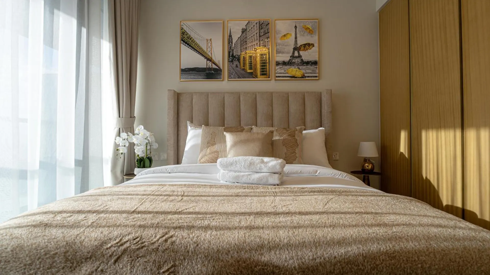 Stunning 3Br W Panoramic Views In Aykon City Dubaj